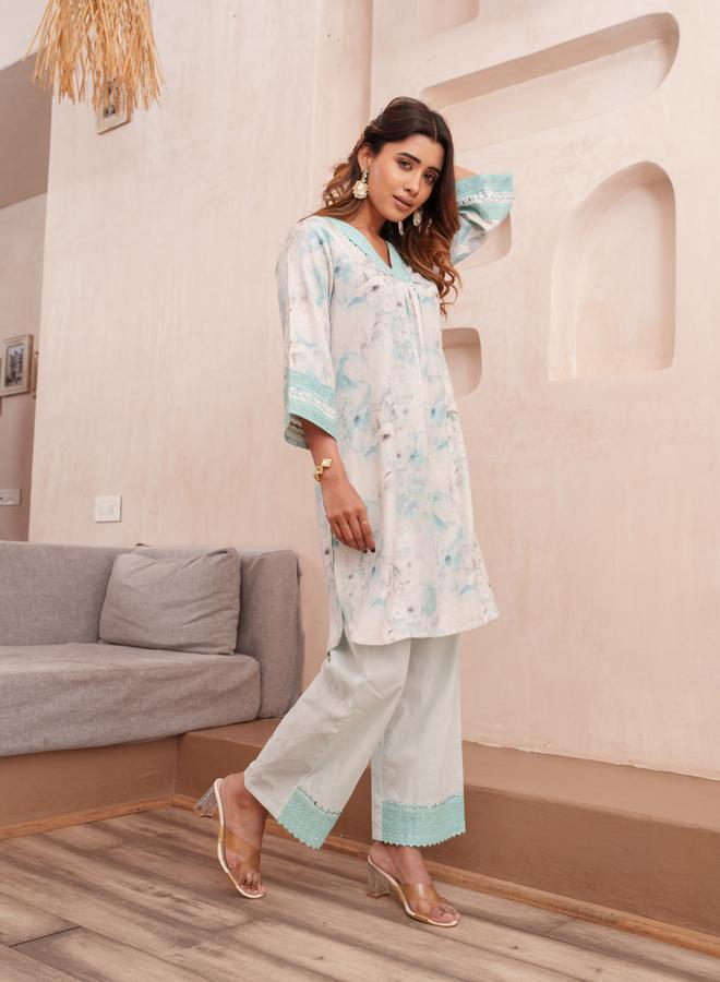 DW Women Floral Print V Neck Tunic and Trousers Co-Ords - Image 2